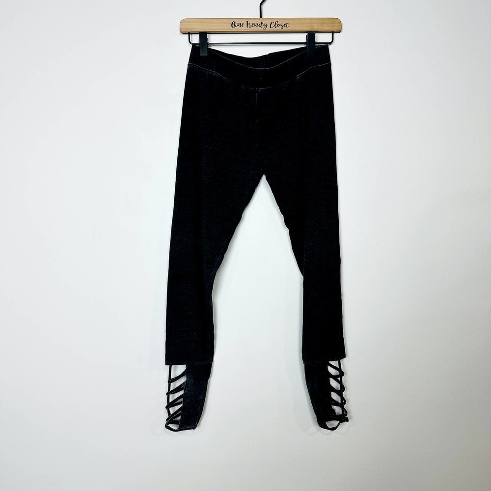 Chaser NWT Casual Comfy Strappy Arrow Detail Leggings Pants Size Medium